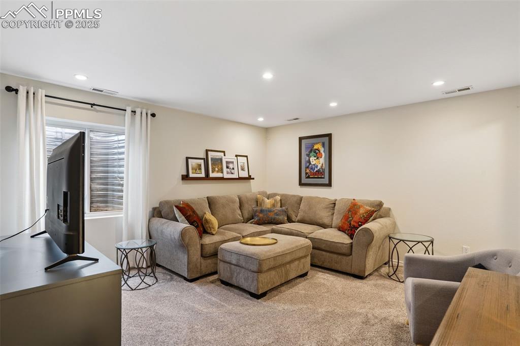 Image 22 of 40: Upstairs bedroom