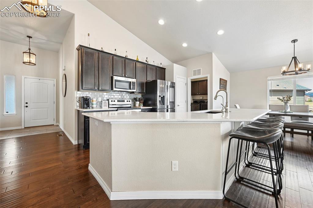 Image 10 of 47: Kitchen