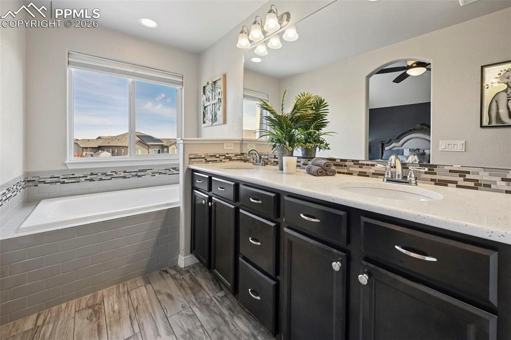 Image 26 of 47: Bathroom