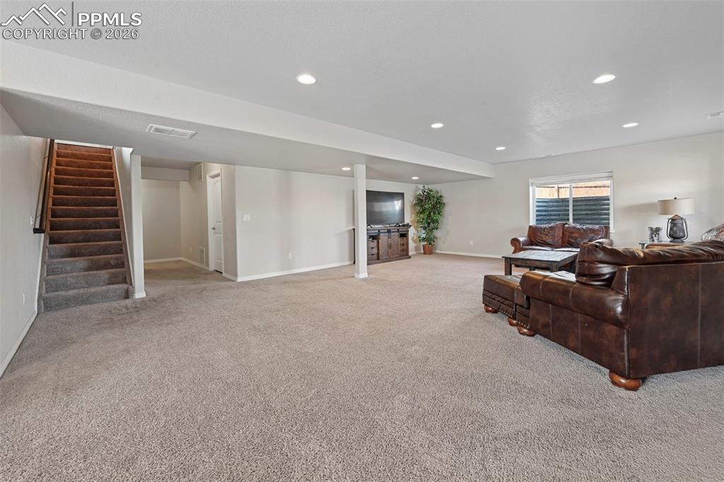 Image 34 of 47: Living Room