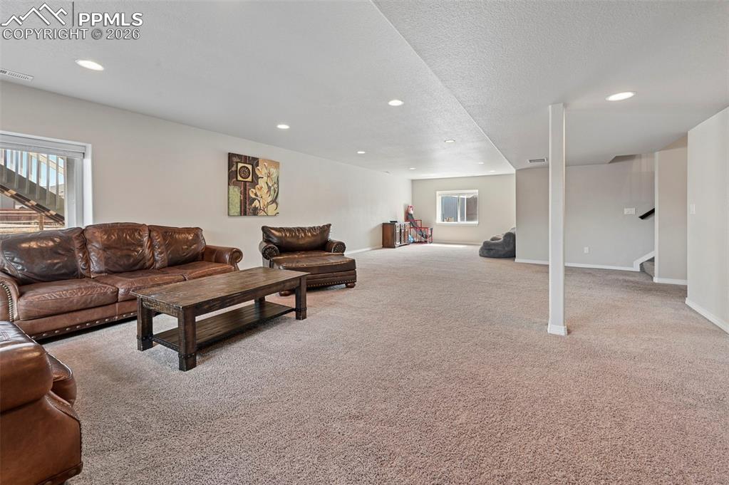 Image 35 of 47: Living Room