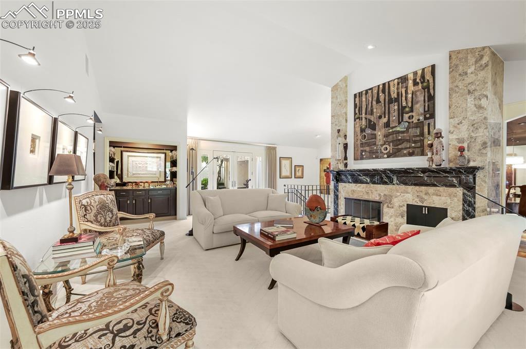 Image 10 of 50: Living Room