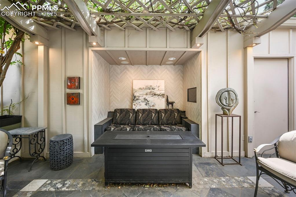 Image 16 of 50: Bedroom