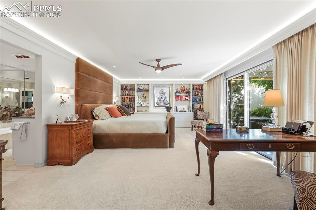 Image 32 of 50: Bedroom