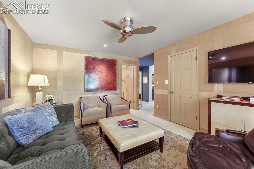 Image 37 of 50: Living Room