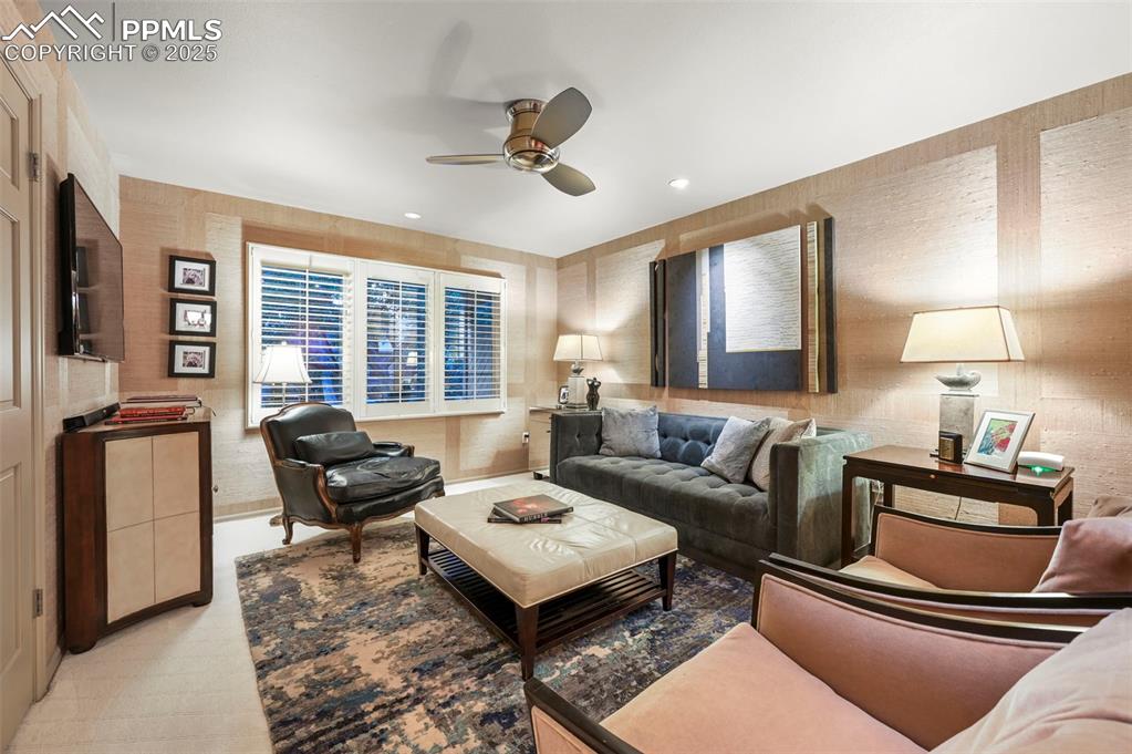 Image 38 of 50: Living Room