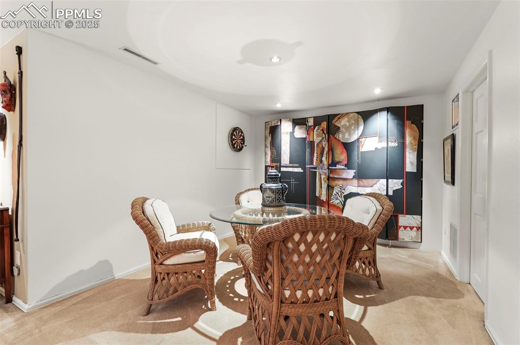 Image 44 of 50: Dining Area