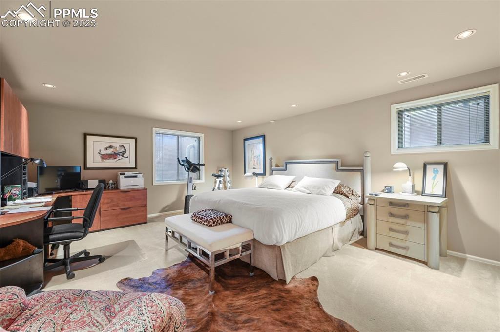 Image 45 of 50: Bedroom