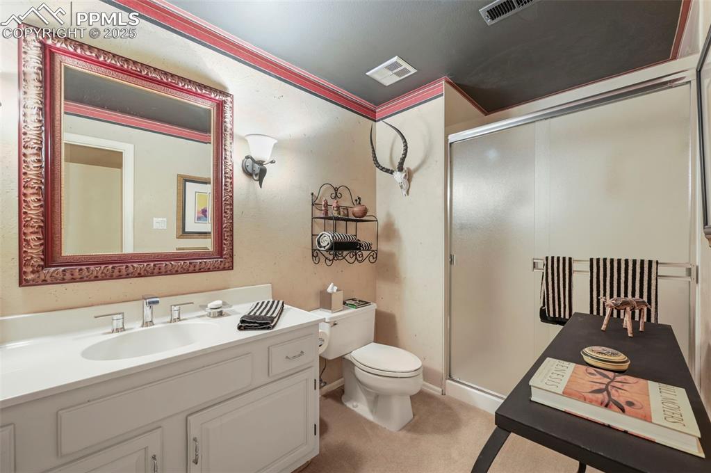 Image 46 of 50: Bathroom