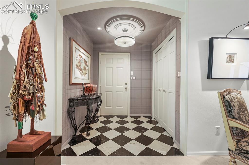 Image 6 of 50: Entry