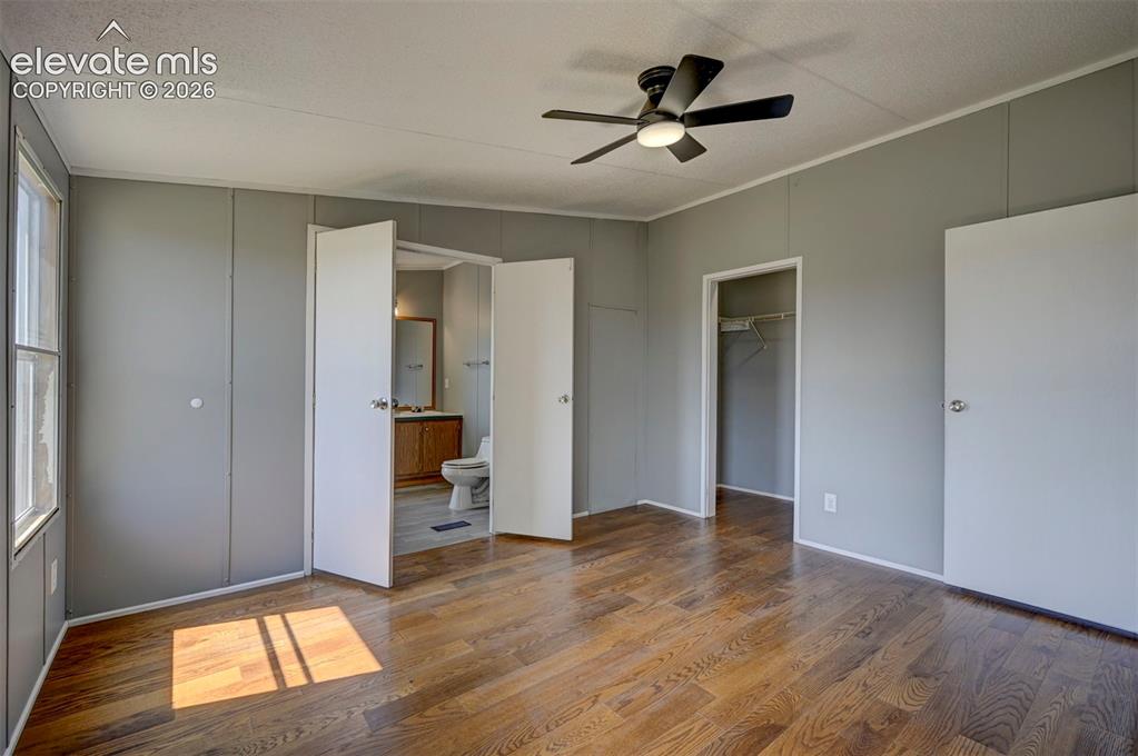 Image 17 of 46: Bedroom