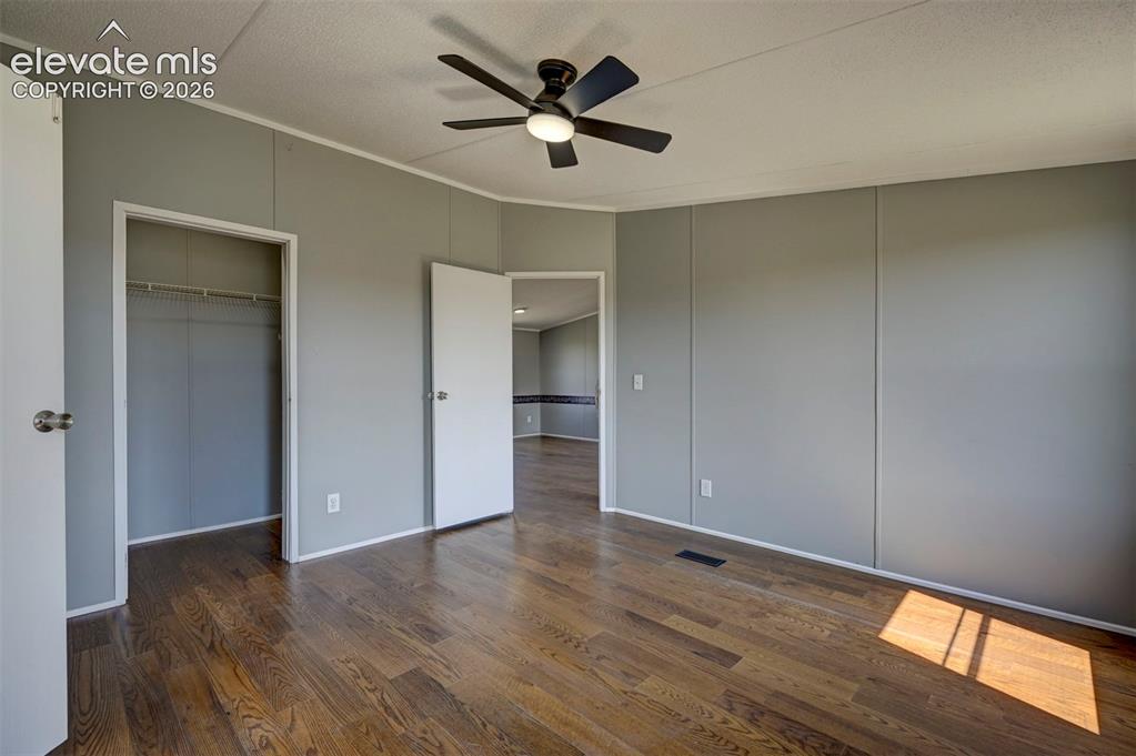 Image 19 of 46: Bedroom
