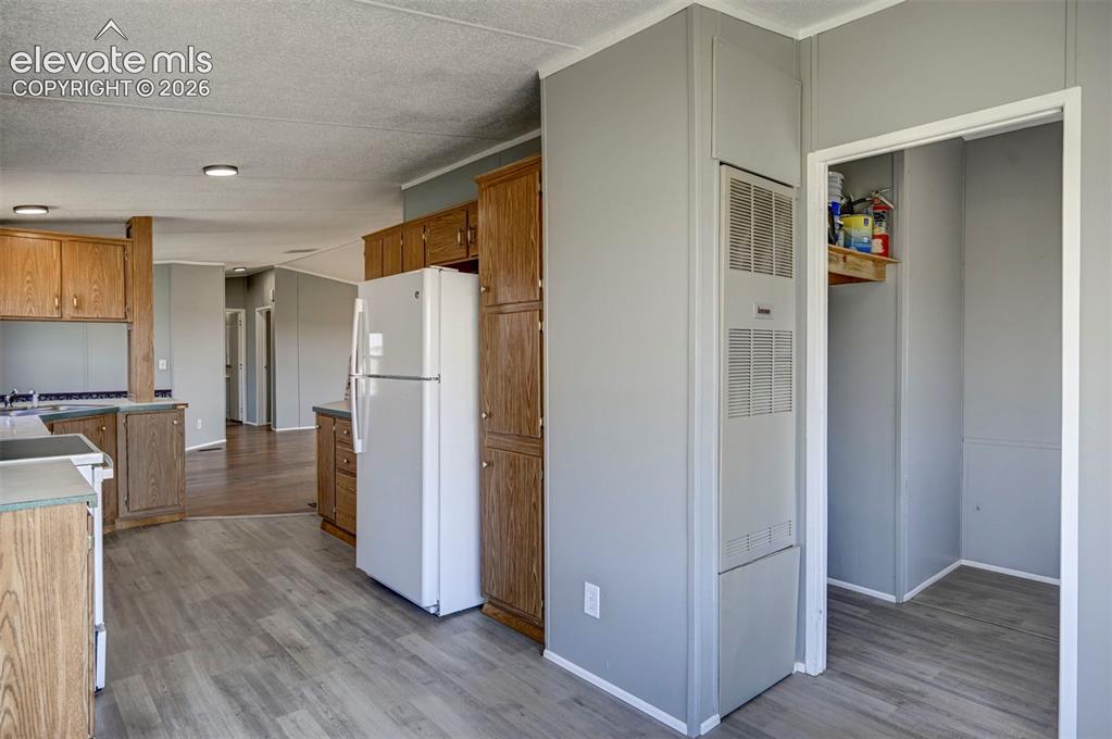 Image 6 of 46: Kitchen