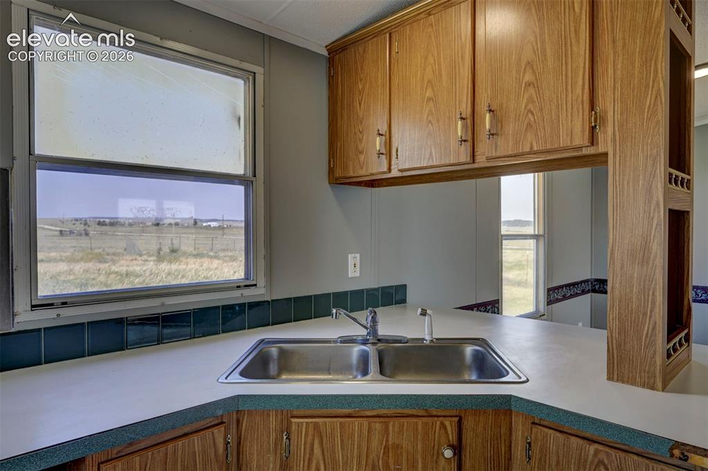 Image 7 of 46: Kitchen