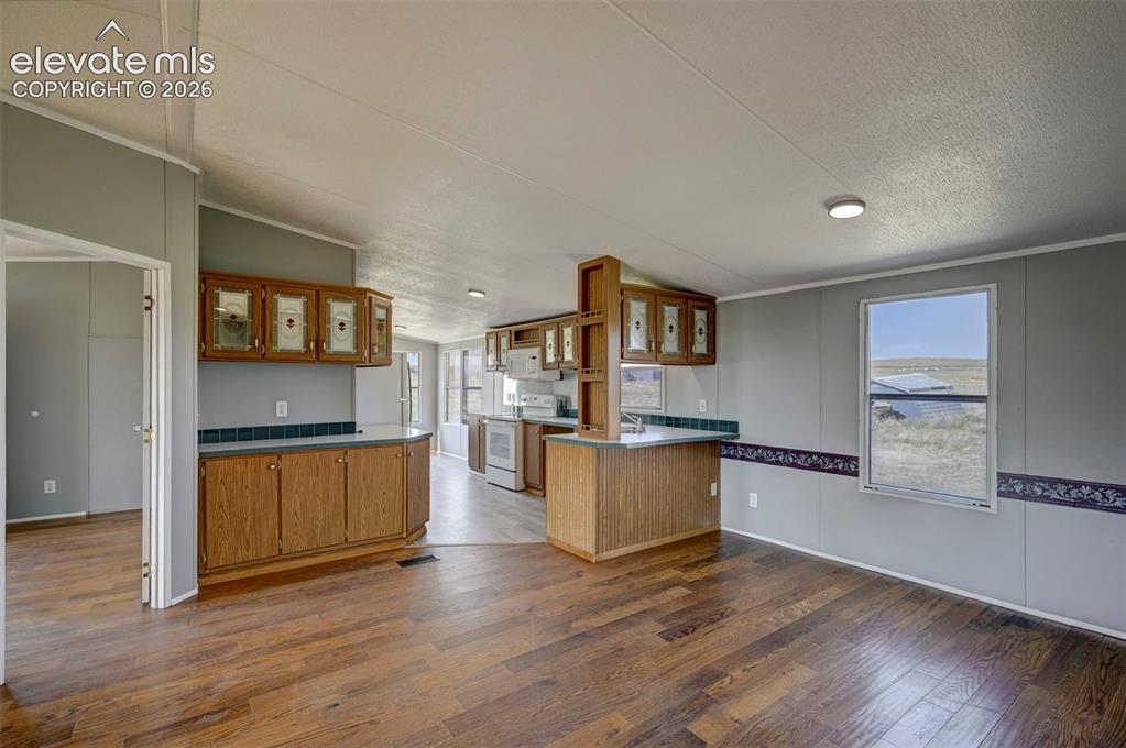 Image 9 of 46: Kitchen