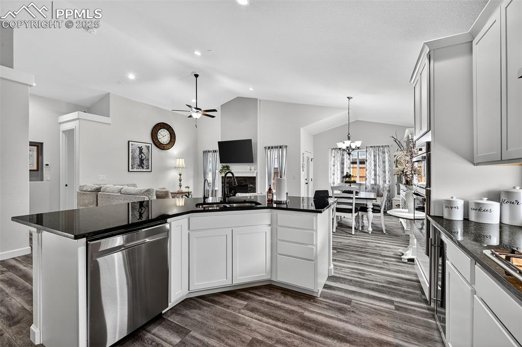 Image 11 of 38: Kitchen