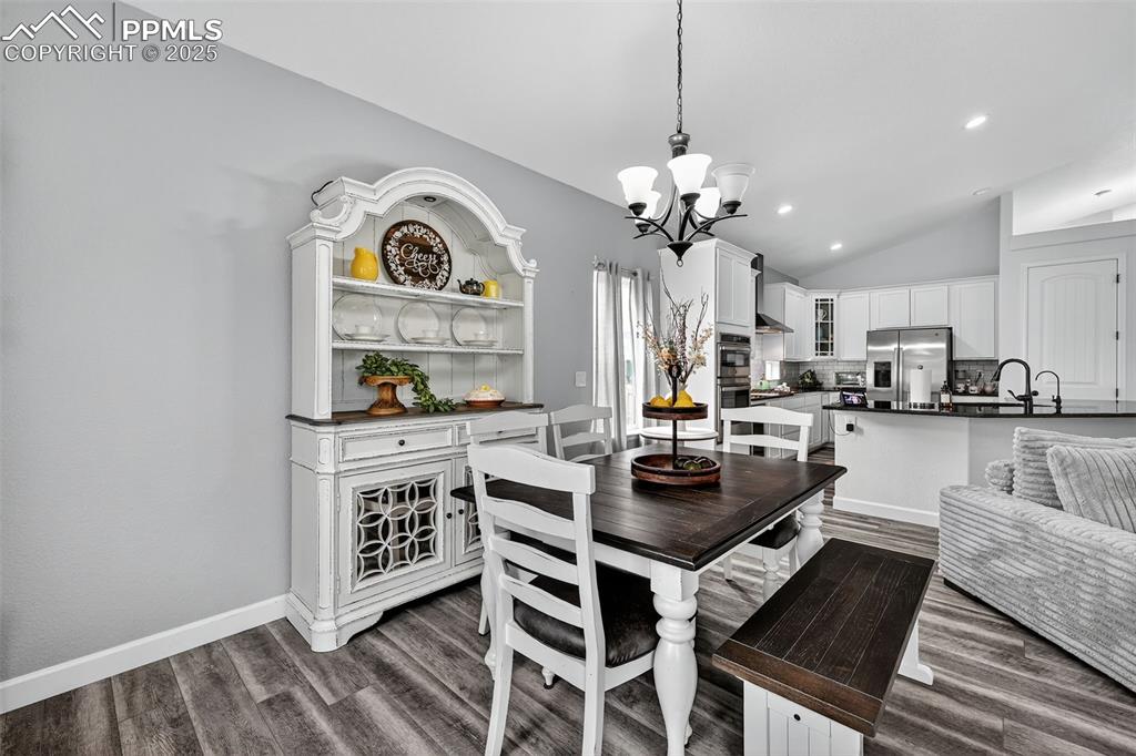 Image 12 of 38: Dining Area