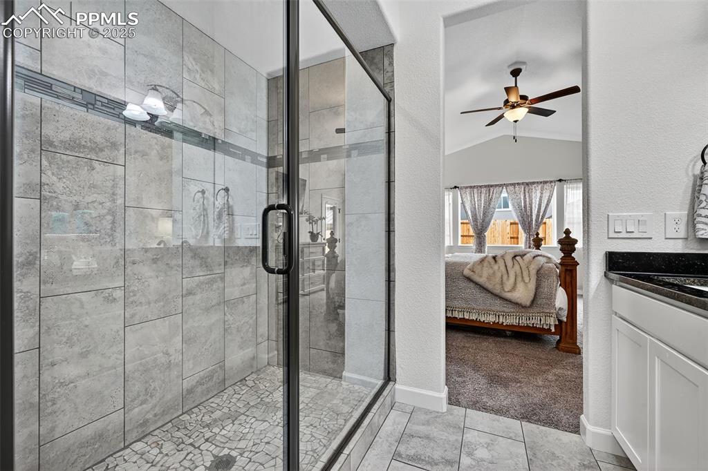 Image 17 of 38: Bathroom