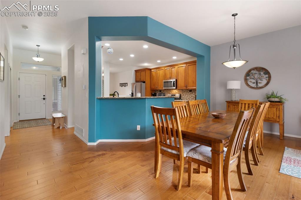 Image 13 of 42: Dining Area