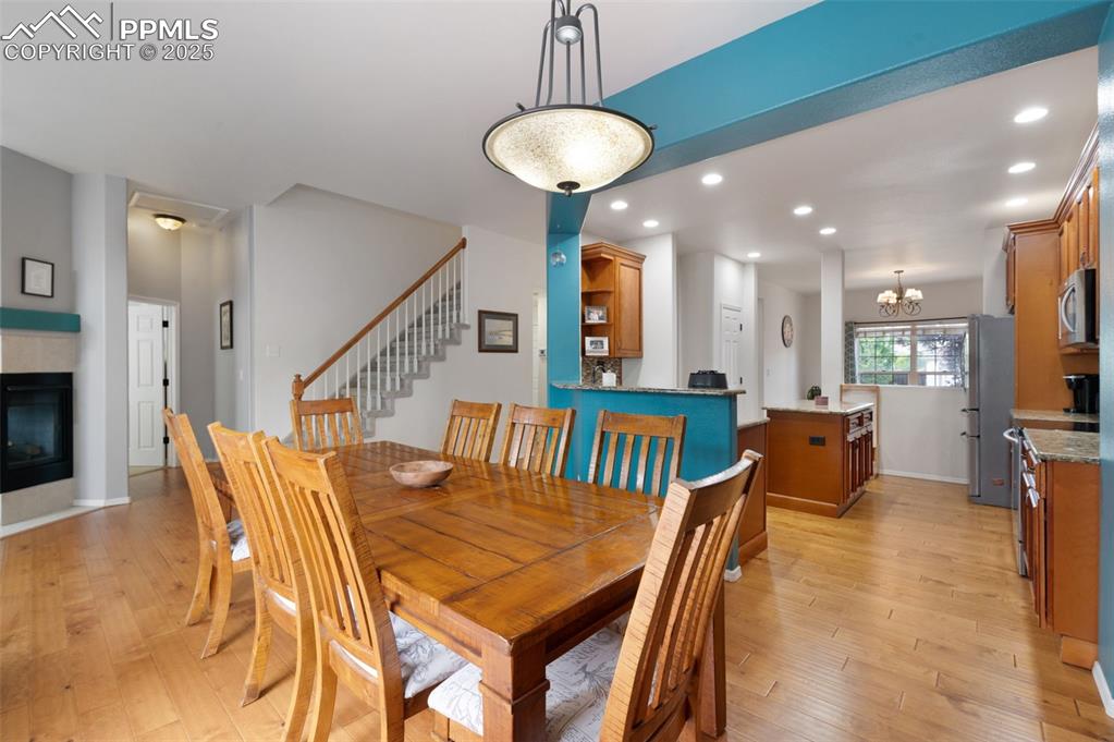 Image 14 of 42: Dining Area