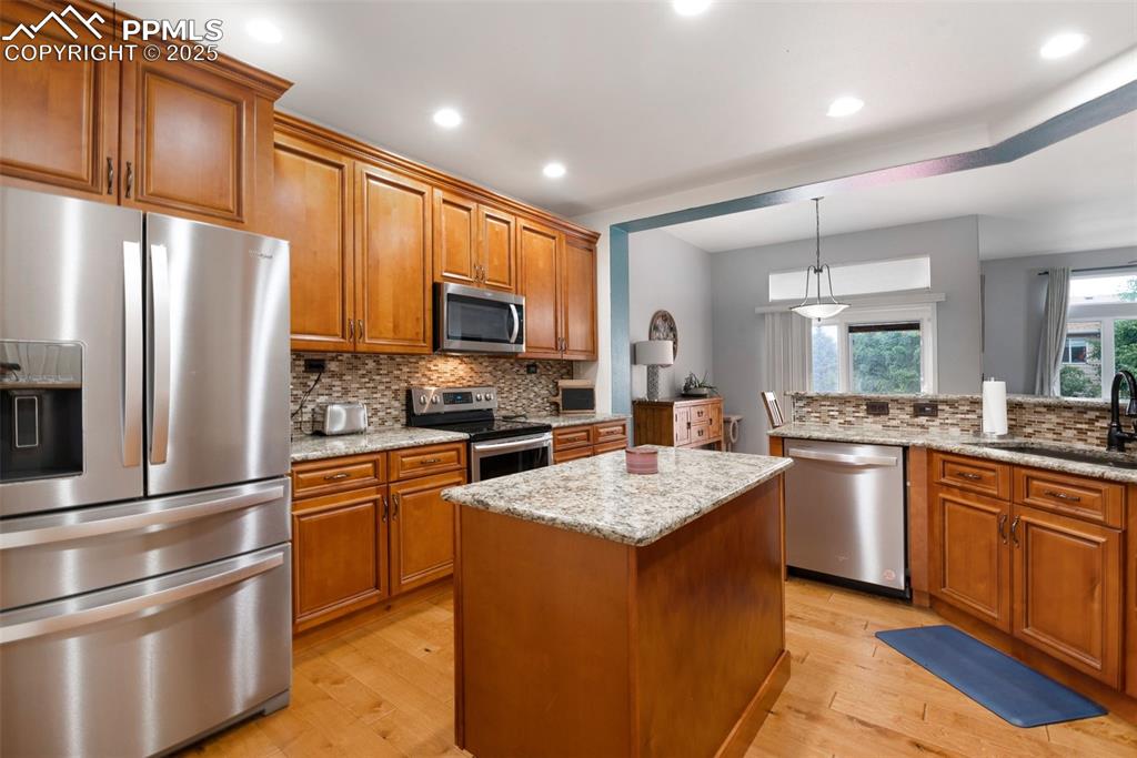 Image 18 of 42: Kitchen