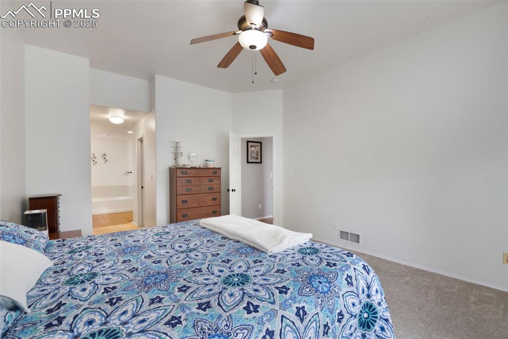 Image 25 of 42: Bedroom