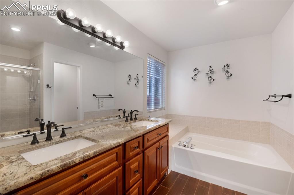 Image 27 of 42: Bathroom