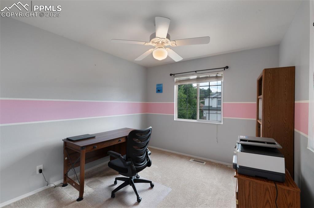 Image 34 of 42: Office