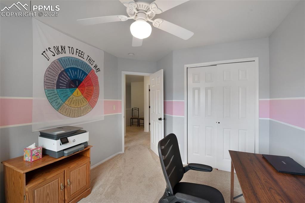 Image 35 of 42: Office