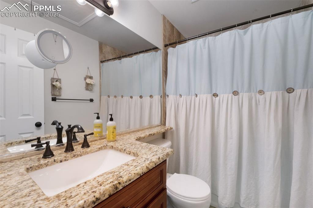 Image 36 of 42: Bathroom