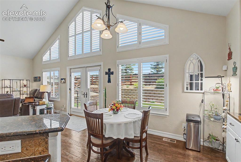 Image 12 of 48: Dining Area