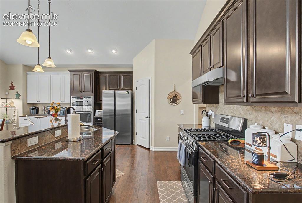 Image 13 of 48: Kitchen
