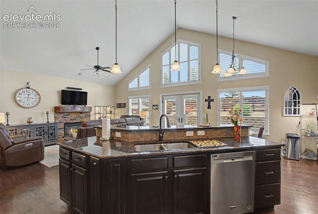 Image 14 of 48: Kitchen