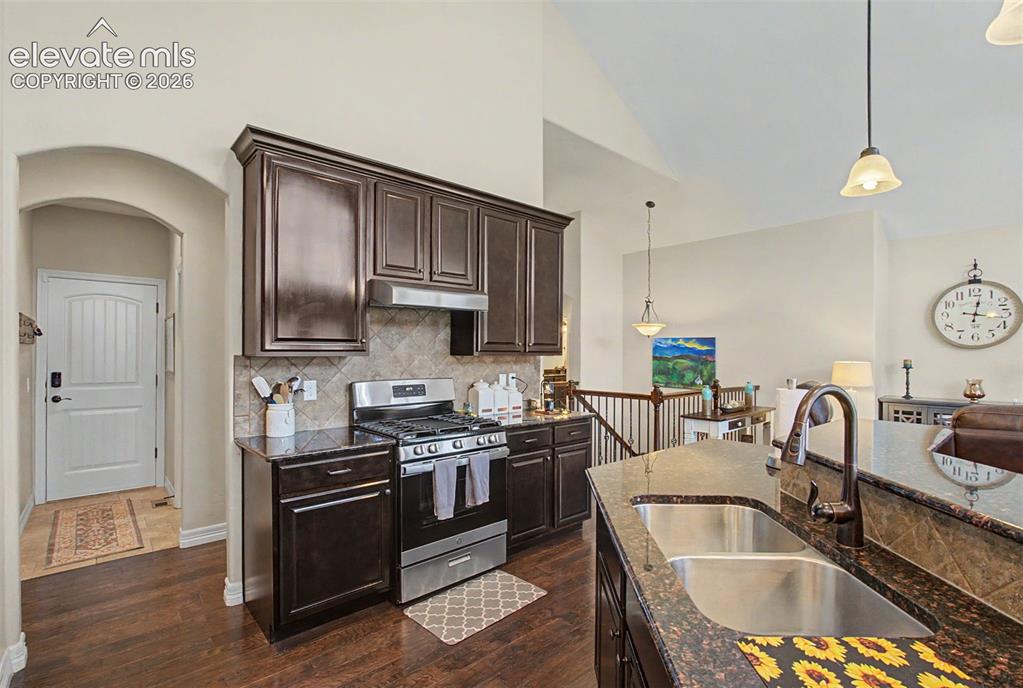 Image 16 of 48: Kitchen