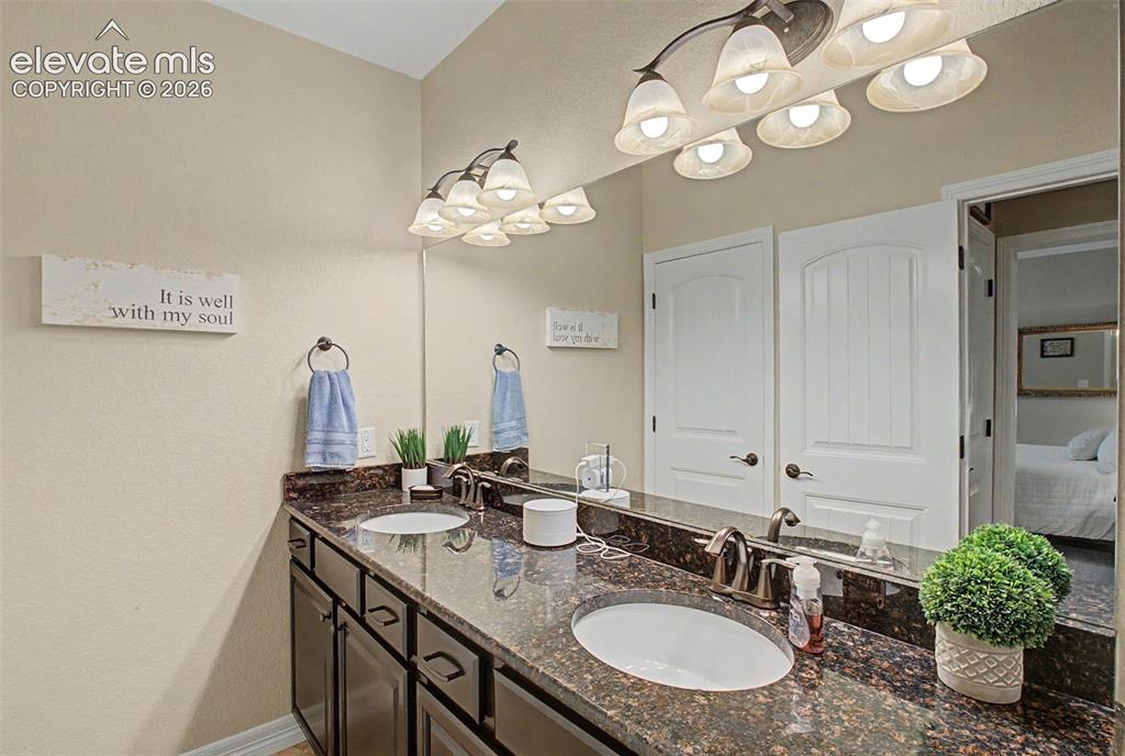 Image 31 of 48: Bathroom