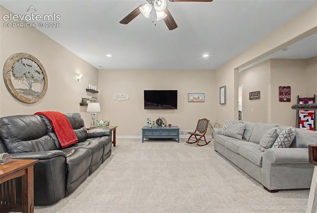 Image 40 of 48: Family Room