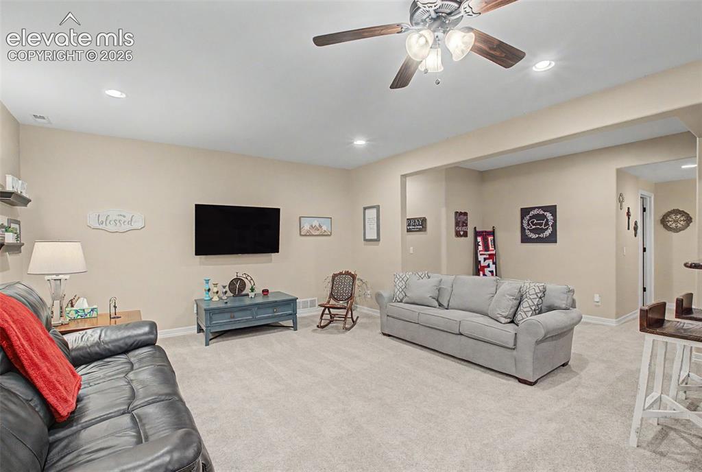 Image 41 of 48: Family Room
