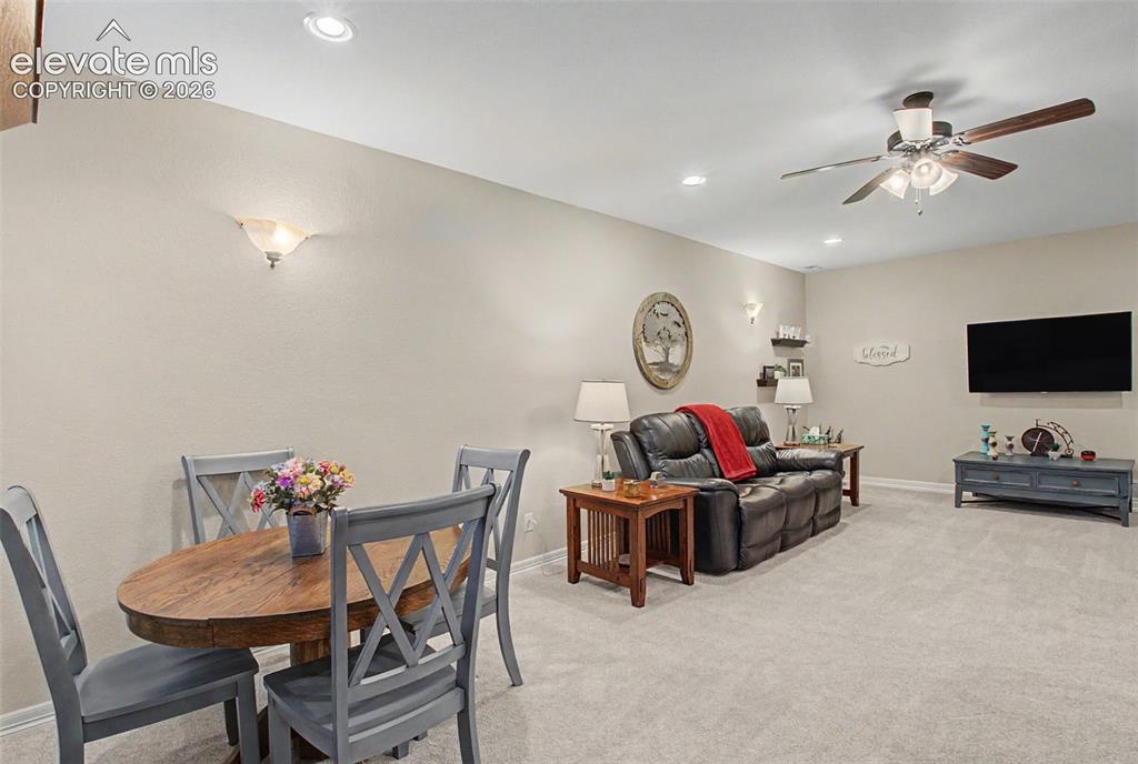 Image 42 of 48: Family Room