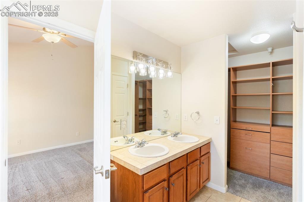 Image 18 of 34: Bathroom