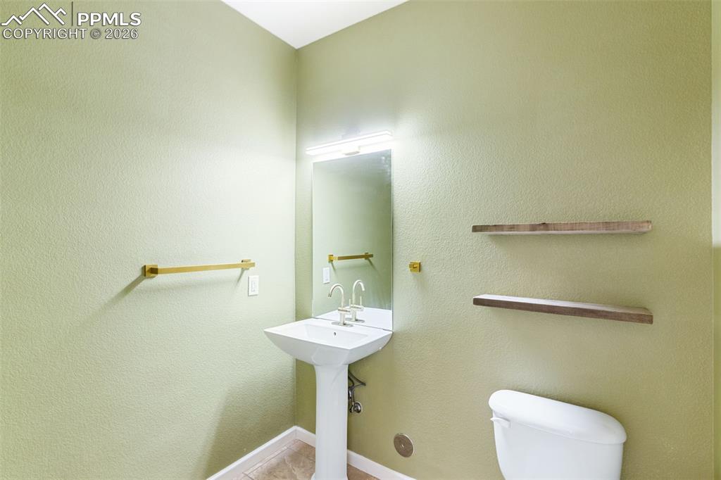 Image 28 of 34: Bathroom