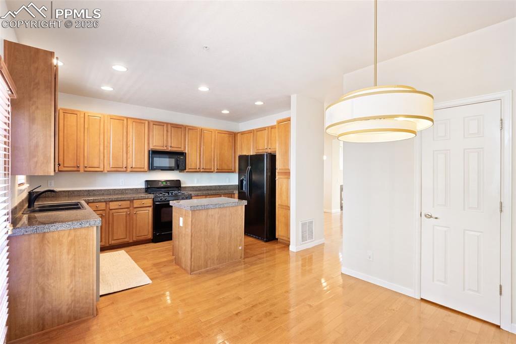 Image 9 of 34: Kitchen