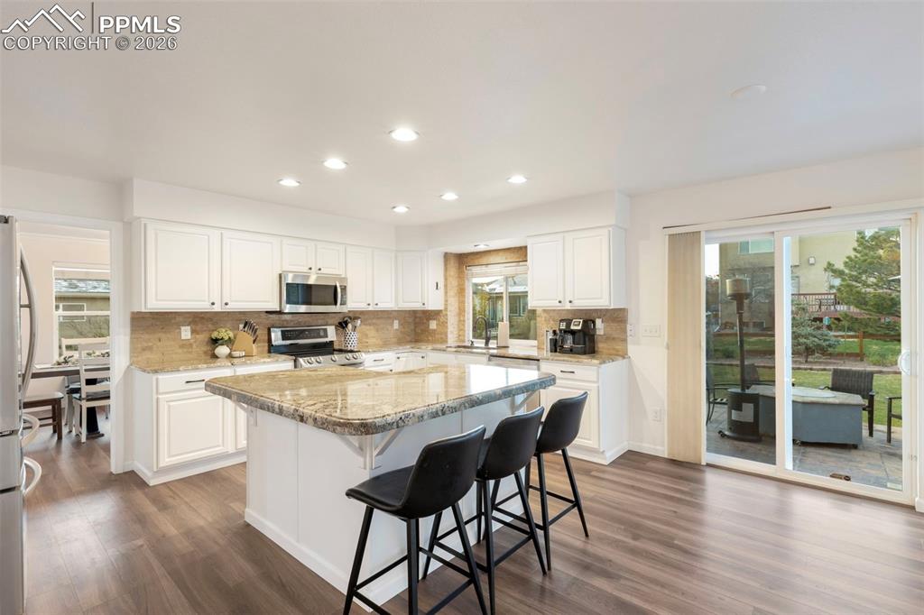 Image 14 of 47: Kitchen