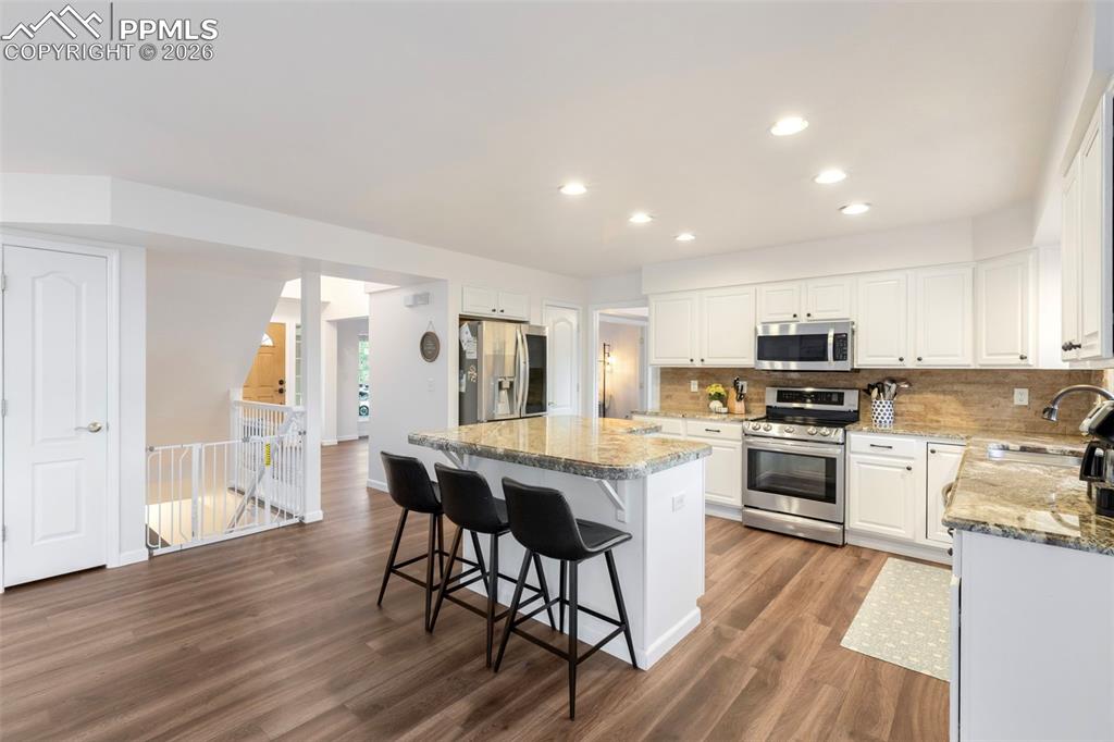 Image 15 of 47: Kitchen