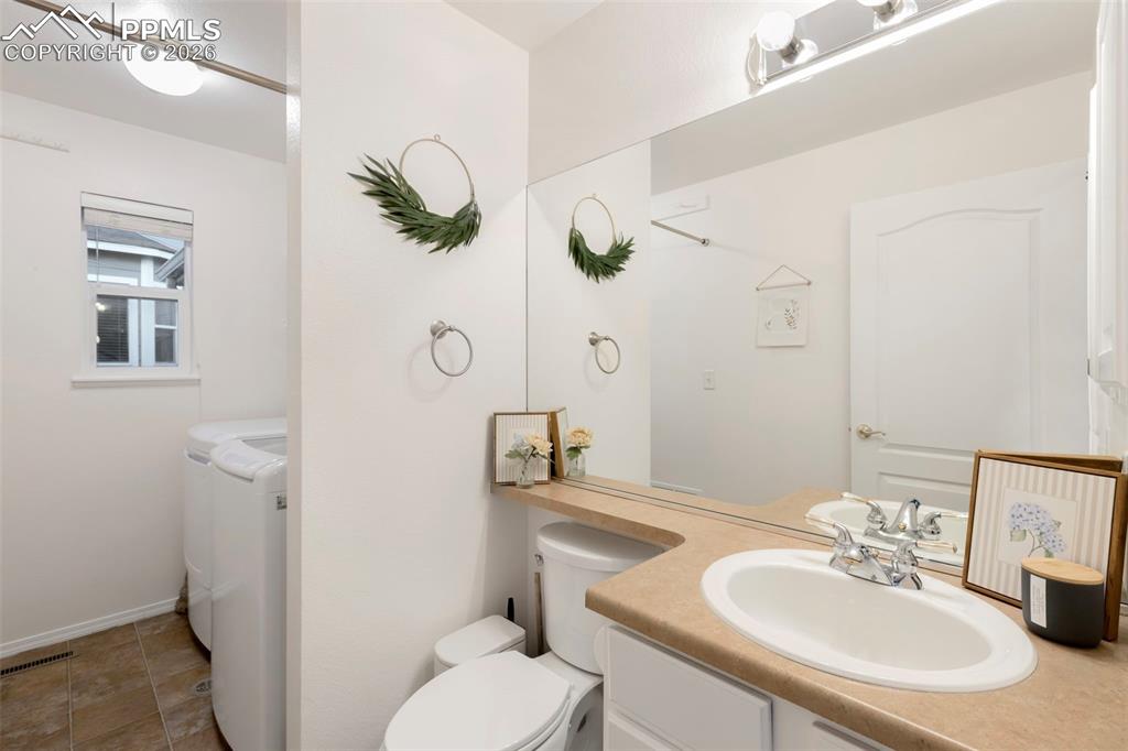 Image 20 of 47: Bathroom