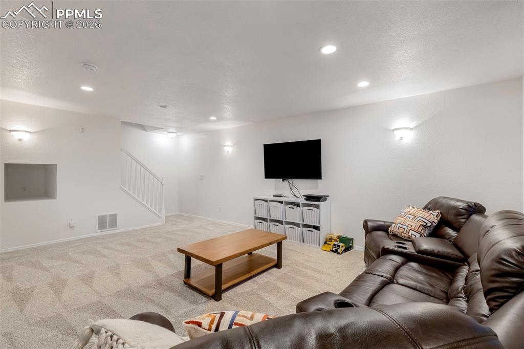 Image 36 of 47: Living Room