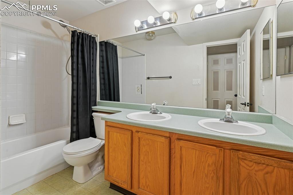 Image 27 of 35: Basement bathroom - dual vanity! 