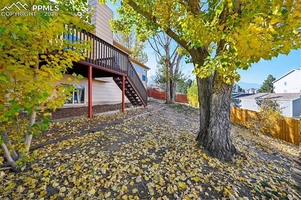 Image 34 of 35: Yard