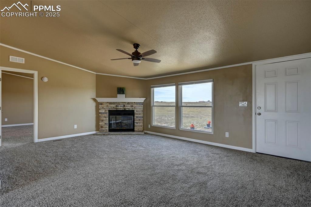 Image 9 of 50: Living Room