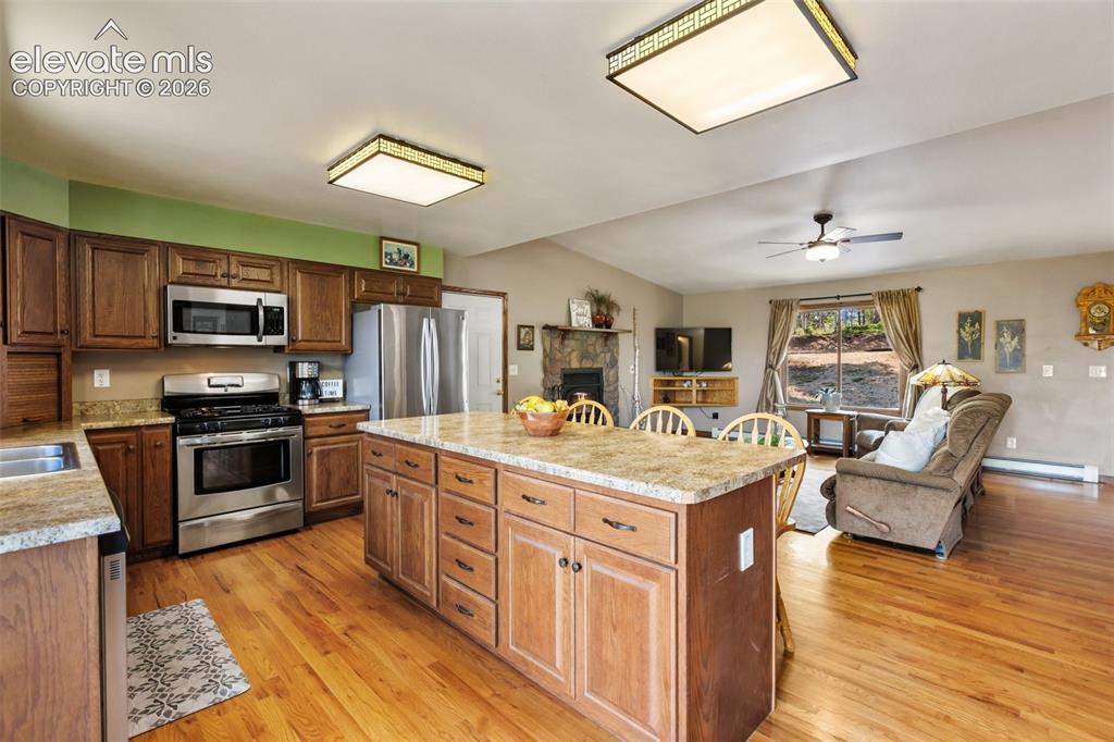 Image 10 of 42: Kitchen