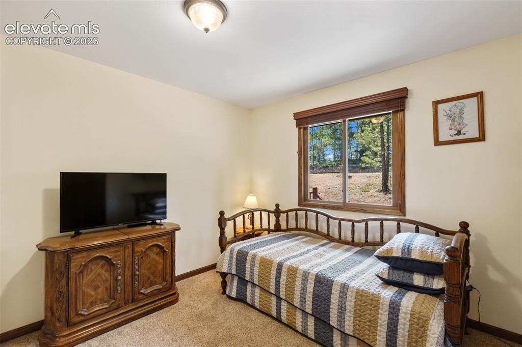 Image 19 of 42: Bedroom